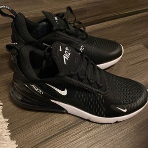 NWOT Nike Air Max 270 Black & White size 10.5